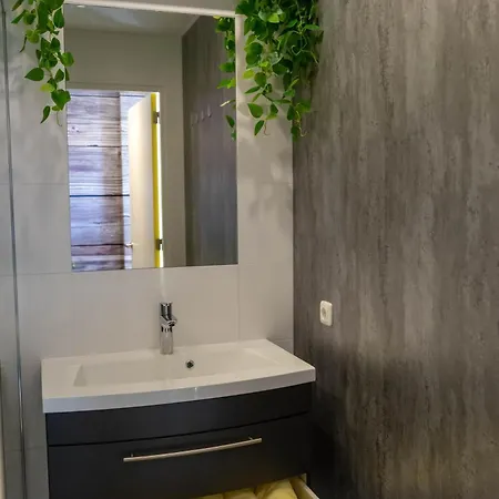 Sunflower Nocleg ze śniadaniem 3*