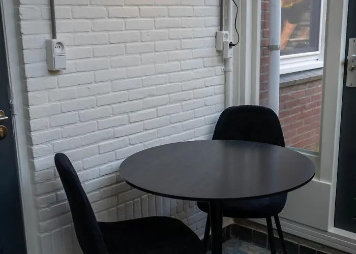 Oda ve Kahvaltı Sunflower Leiden